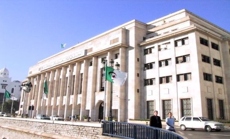 مقر البرلمان الجزائري - أرشيفية مدخل مقر البرلمان الجزائري - أرشيفية