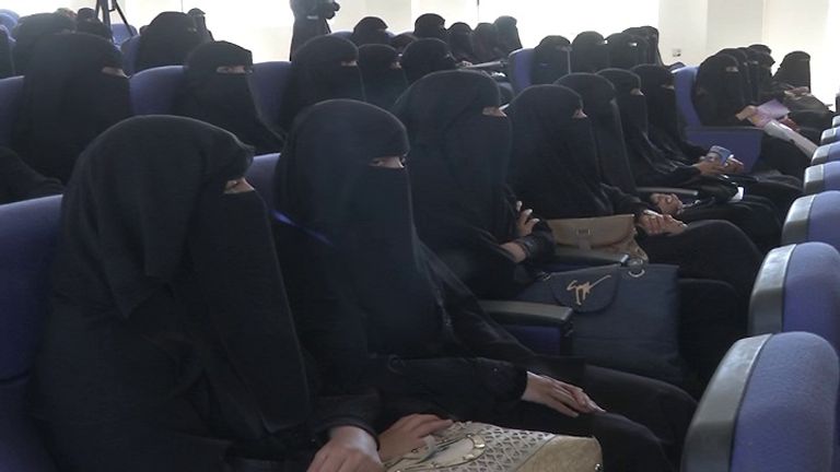 القطاع النسوي للحوثيين في فعاليه طائفية بجامعة صنعاء