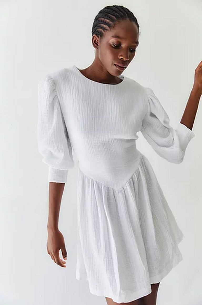 الفساتين المزينة بالزهور أحدث صيحات هذا الصيف