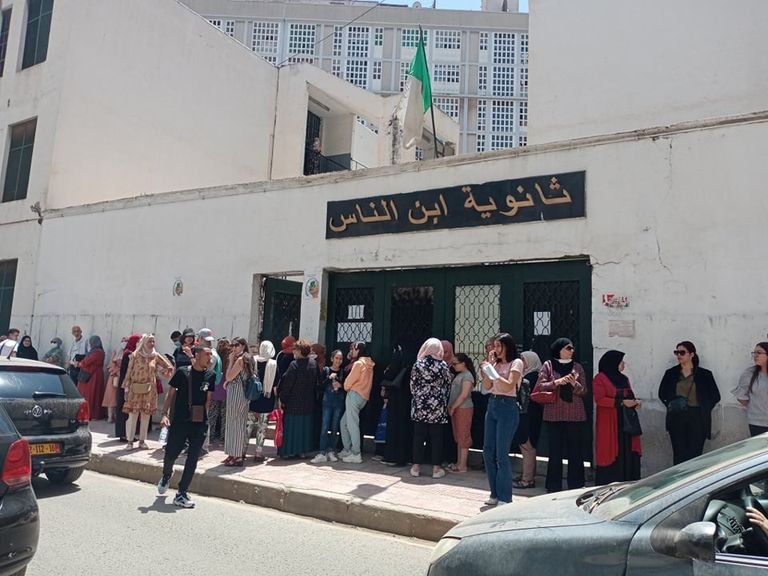 بكالوريا 2021 بأحد مراكز الامتحان في الجزائر بكالوريا 2021 بأحد مراكز الامتحان في الجزائر