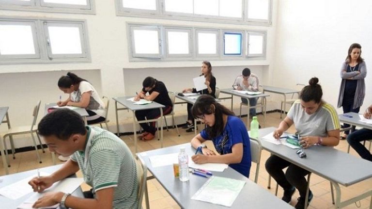 بكالوريا 2021 بأحد مراكز الامتحان في الجزائر بكالوريا 2021 بأحد مراكز الامتحان في الجزائر