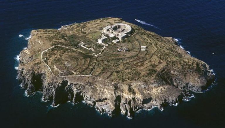 السجن المهجور هو المبنى الوحيد في الجزيرة