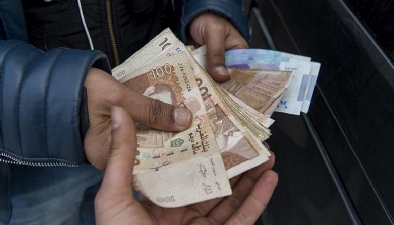 الدرهم المغربي يتراجع أمام العملات الأجنبية