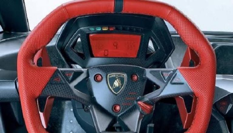 مقود القيادة بطراز Lamborghini Sesto Elemento