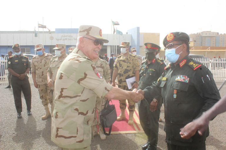 الفريق محمد فريد و الفريق أول ركن محمد عثمان الحسين