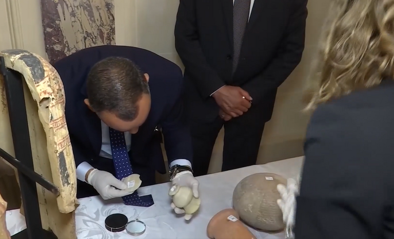 إحدى القطع المستردة