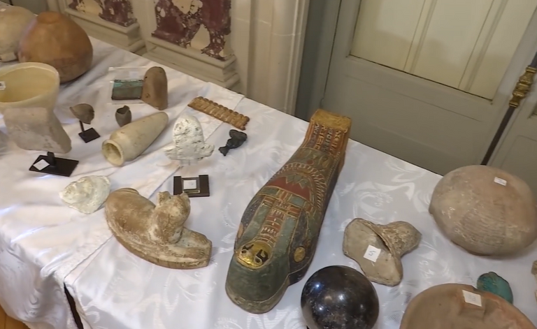 إحدى القطع المستردة