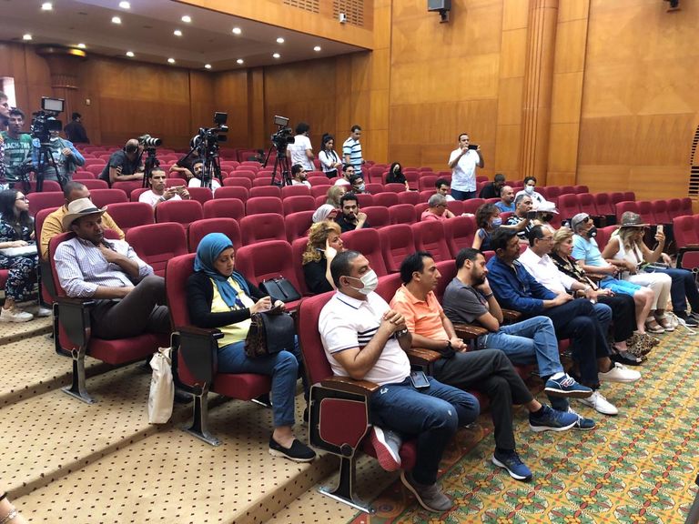 إلهام شاهين خلال ندوة تكريمها