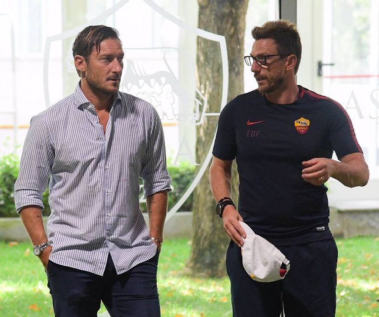 فرانشيسكو توتي نجم روما ومنتخب إيطاليا الأسبق الظاهرة البرازيلي رونالدو والأسطورة الراحل مارادونا