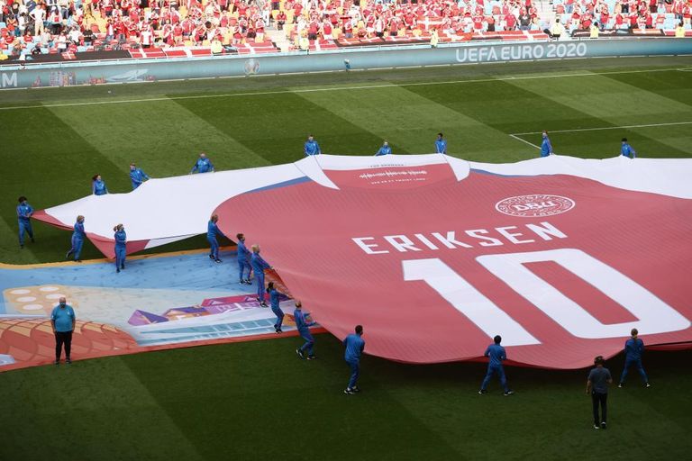 قميص إريكسن ويلز ضد الدنمارك