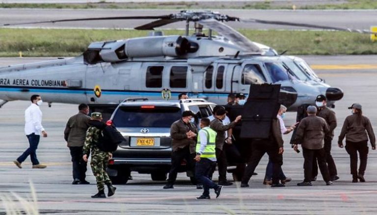 الرئيس الكولومبي عقب نجاته من الهجوم على الطائرة