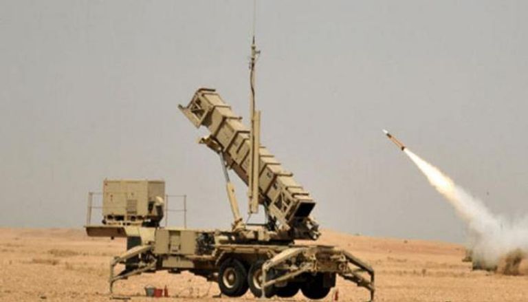الدفاع الجوي للتحالف خلال اعتراض صاروخ حوثي