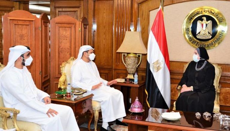 لقاء الشامسي اجتماع سفير الإمارات لدى مصر مع وزيرة التجارة والصناعة
