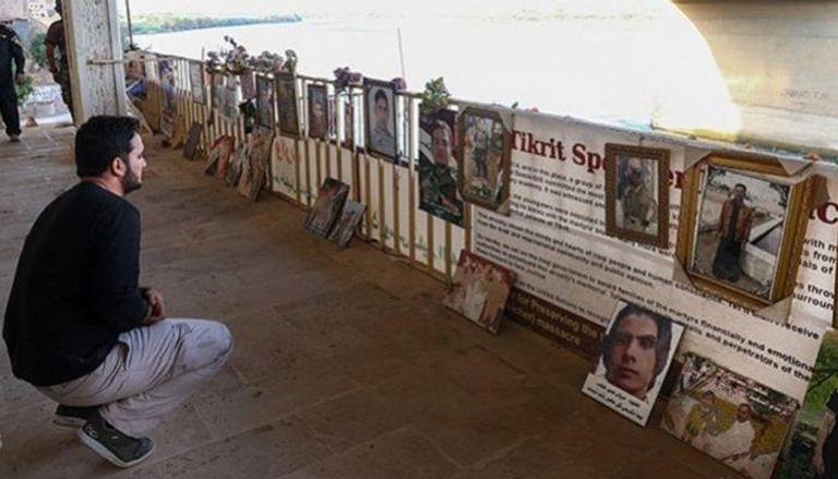 شواهد ولافتات لبعض ضحايا مجزرة سبايكر