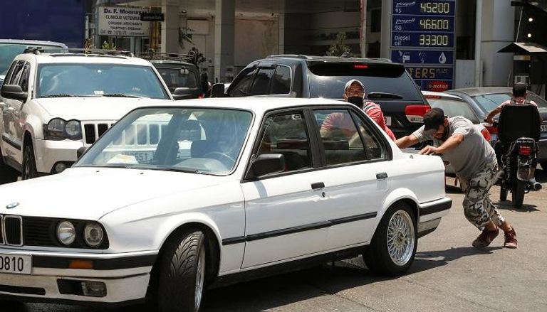 لبنان تضاعف السعر والرئيس يصف أزمة الوقود بـ