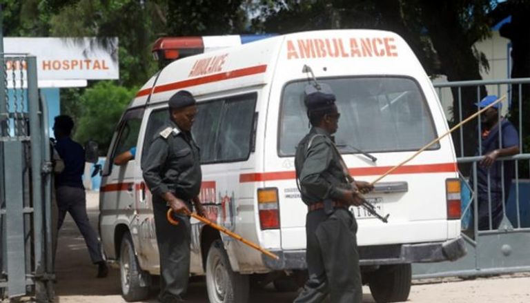 عناصر أمنية بمحيط مستشفى استقبل ضحايا هجوم إرهابي بمقديشو - رويترز