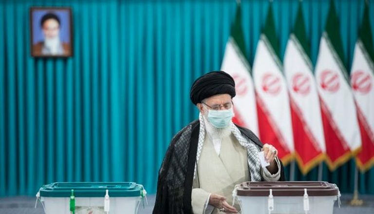 المرشد الإيراني يدلي بصوته في الانتخابات الرئاسية