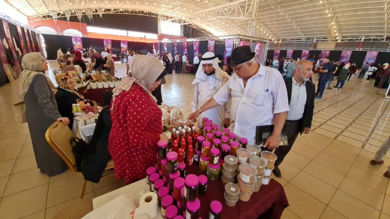 جانب من معرض "منتجات نسائنا" في غزة