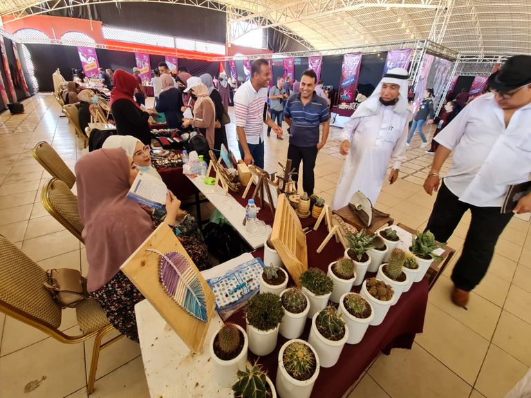 جانب من معرض "منتجات نسائنا" في غزة