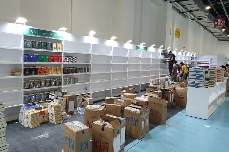جناح دار الرواق للنشر والتوزيع في معرض القاهرة للكتاب 2021 أحد أجنحة معرض القاهرة للكتاب- أرشيفية