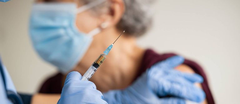 تطعيمات فيروس كورونا