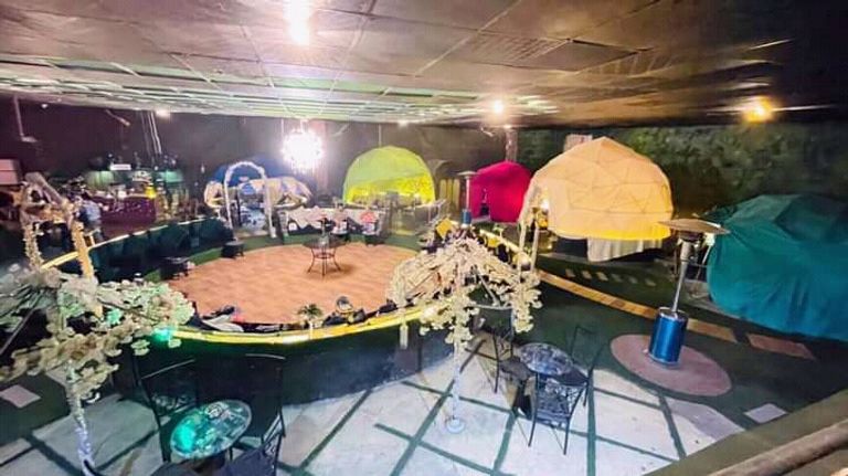 حملة حوثية لمطاردة النساء في مقاهي اليمن