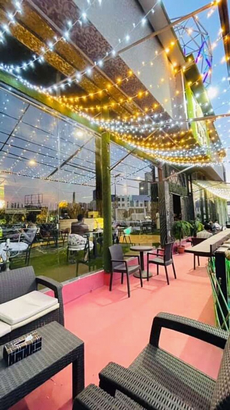 حملة حوثية لمطاردة النساء في مقاهي اليمن