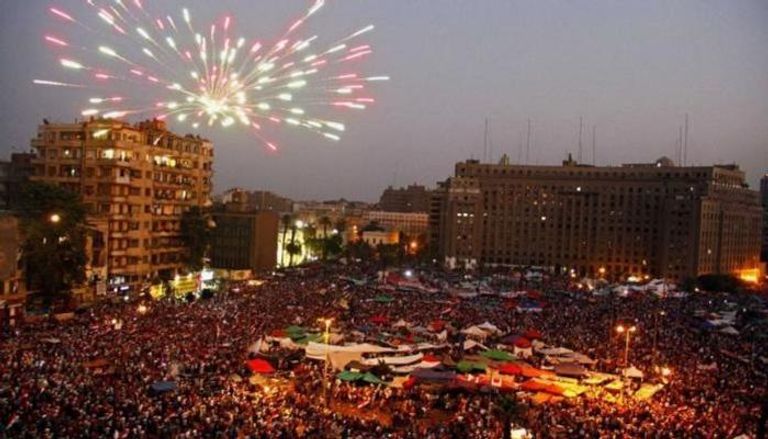 فرحة في ميدان التحرير وسط القاهرة بعد إعلان عزل مرسي