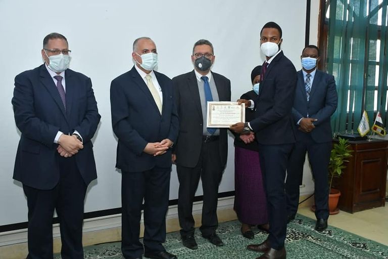 وزير الري المصري خلال حفل تخرج المتدربين من دول حوض النيل