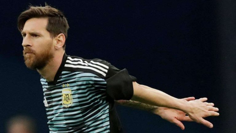 صورة تخيلية لميسي بقمصان أندية إنتر وباريس سان جيرمان ومانشستر سيتي