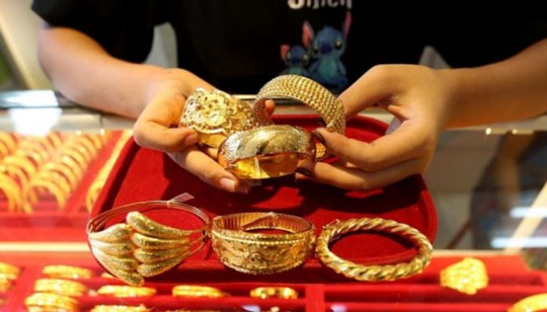 أسعار الذهب تصعد في السوق السعودي
