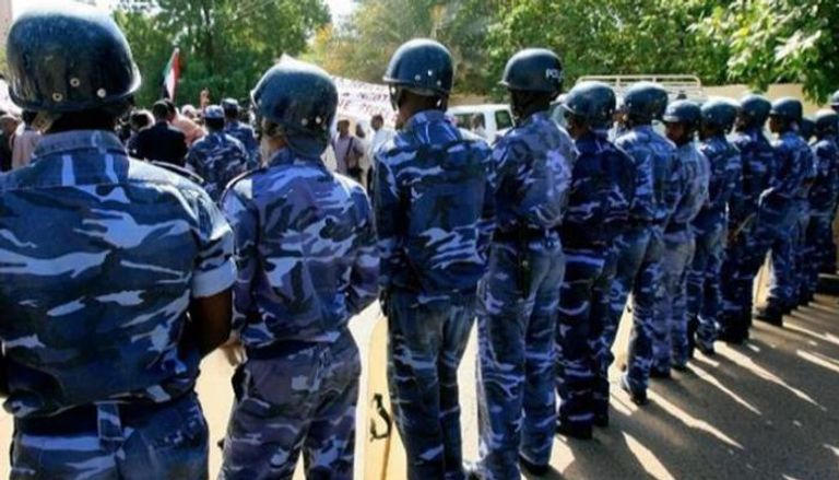 قوات الأمن السودانية تتصدى لمظاهرة - أرشيفية