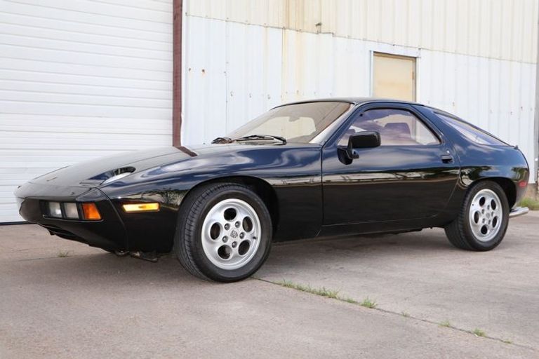 طراز Porsche 928 طراز Lotus Elan +2