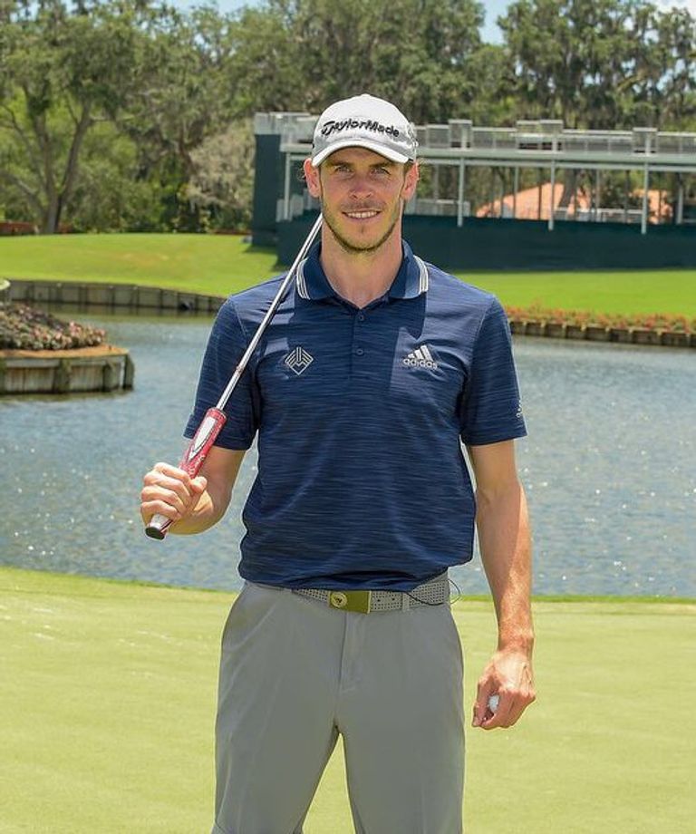 جاريث بيل نجم ريال مدريد يلعب الجولف الويلزي جاريث بيل نجم ريال مدريد