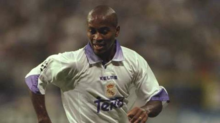 زي روبرتو لاعب رياال مدريد السابق ريكاردو كاكا نجم ريال مدريد السابق