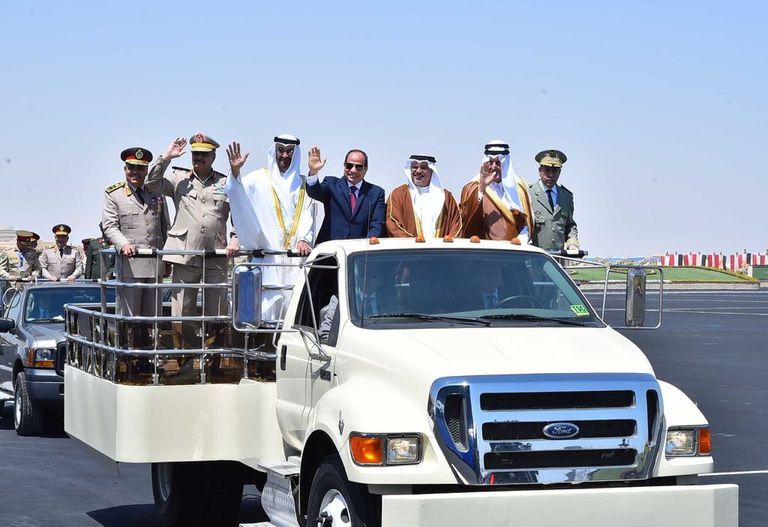 ولي عهد أبوظبي يشارك في افتتاح قاعدتي محمد نجيب و3 يوليو