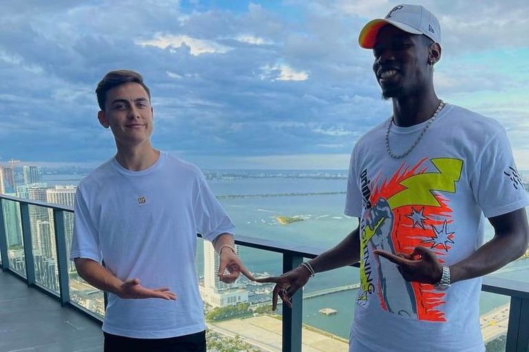 بول بوجبا مع باولو ديبالا بول بوجبا بقميص يوفنتوس