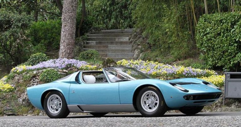 ماركة لامبورجيني ماركة أستون مارتن