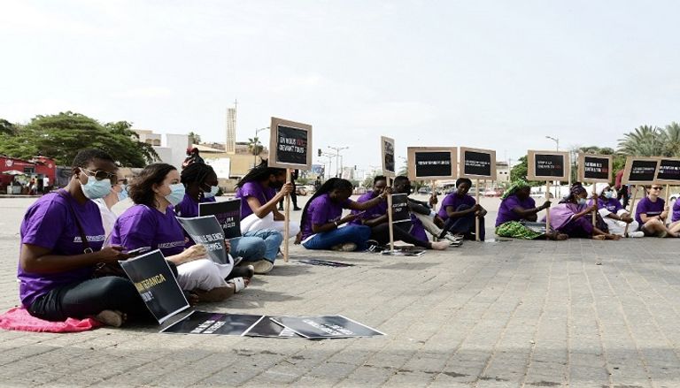 جانب من المظاهرة النسائية التي شهدتها داكار- أ.ف.ب