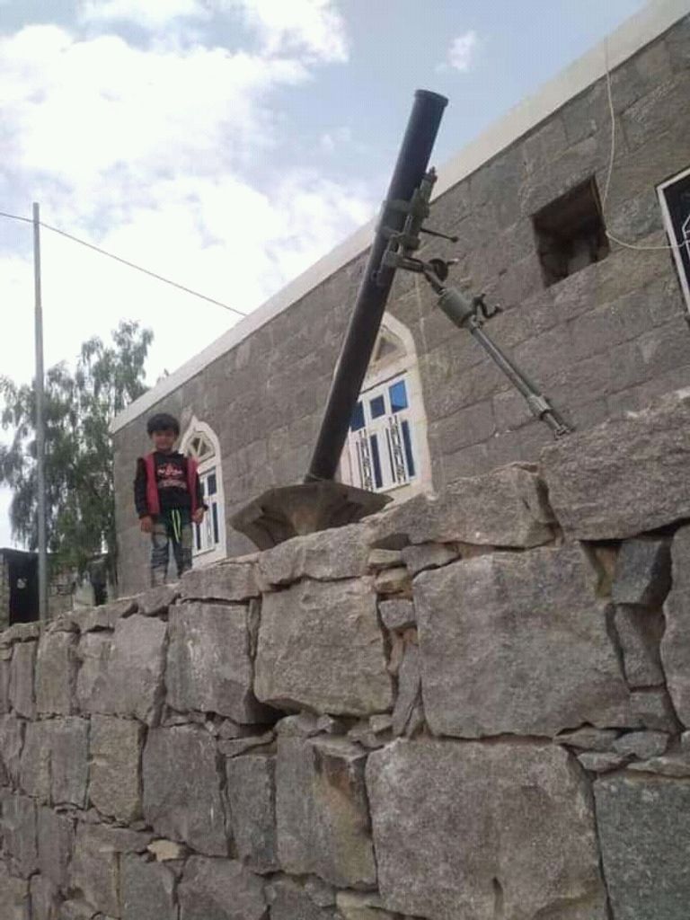 بعض الأسلحة التي تركها الحوثيون قوات من الجيش اليمني - أرشيفية