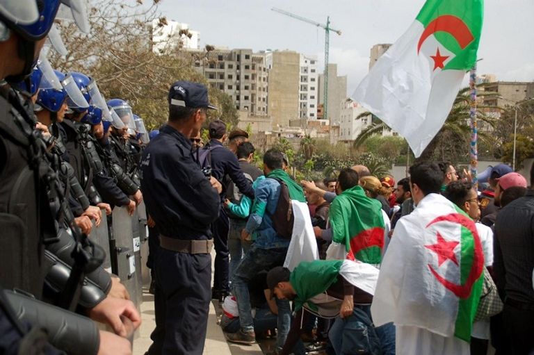 مظاهرة لأنصار الحراك الشعبي بالجزائر - أرشيفية الرئيس الجزائري عبد المجيد تبون - أرشيفية