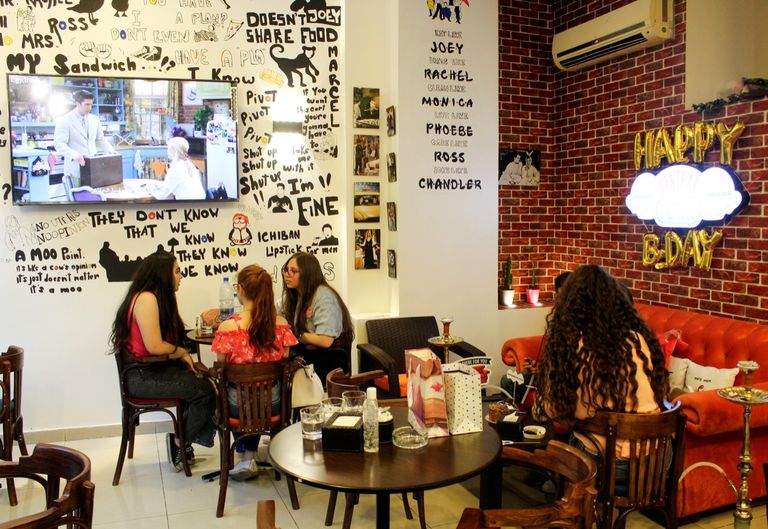 مقهى "فريندز" في دمشق