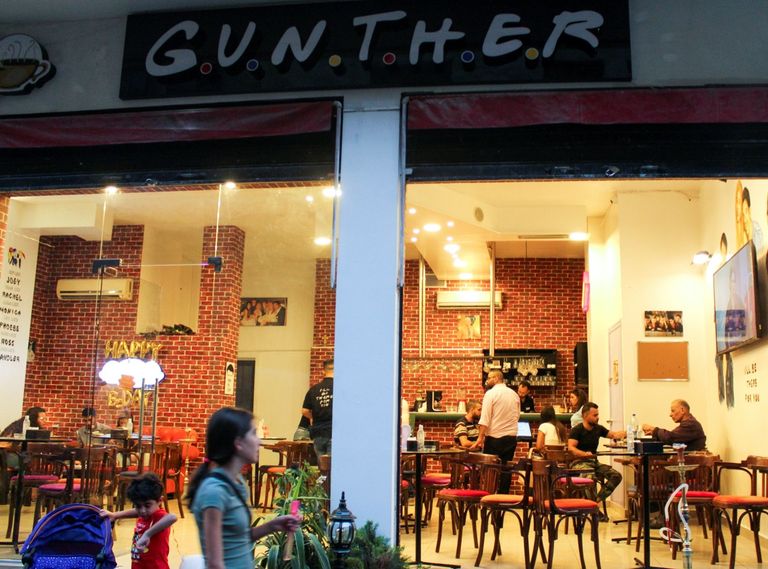 مقهى "فريندز" في دمشق