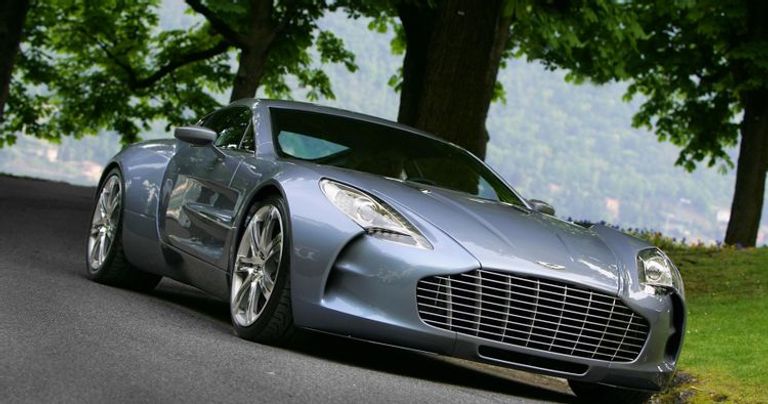 طراز أستون مارتن One-77 Mclaren F1