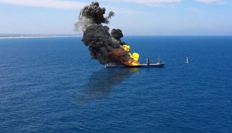 السفينة الإسرائيلية عقب تعرضها لهجوم
