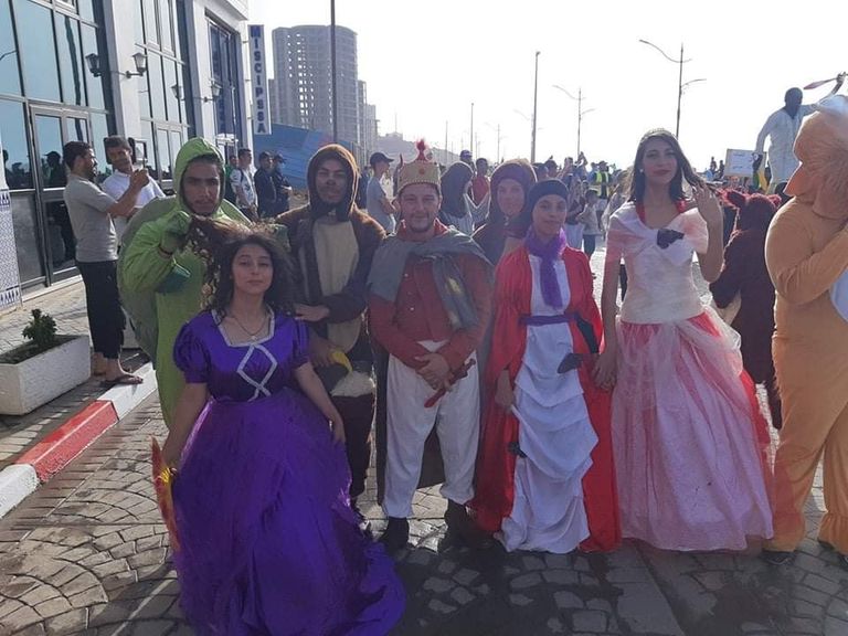 شخصيات أسطورية لافتتاح موسم الاصطياف بالجزائر معرض للسيارات القديمة بمدينة بومرداس الجزائرية