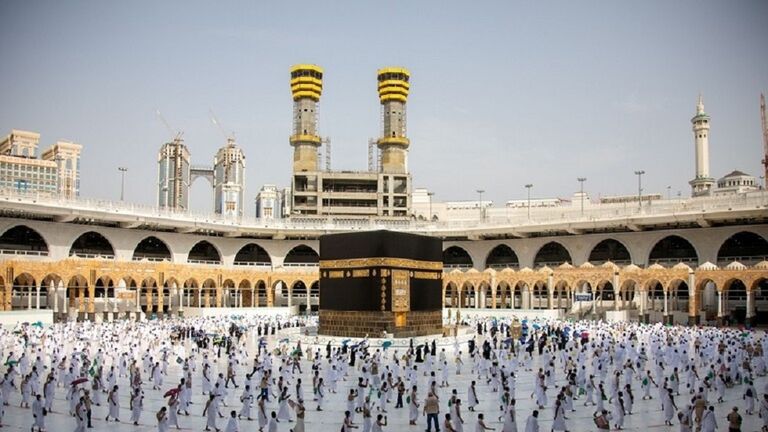 حجاج يؤدون الفريضة خلال جائحة كورونا