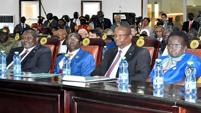 ريبيكا نياندينغ قرنق إلى يمين الصورة خلال مؤتمر دولي حول جنوب السودان ماما ريبيكا نائبة رئيس جنوب السودان