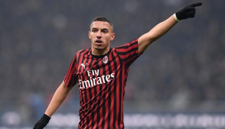 إسماعيل بن ناصر نجم فريق ميلان ومنتخب الجزائر