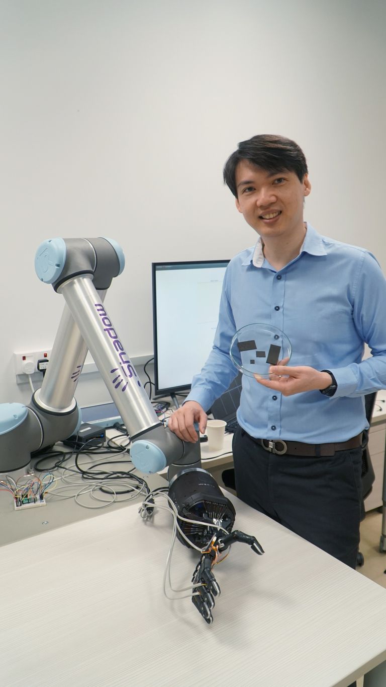 روبوت ذكي يصلح يده بنفسه من "آيفوم" يد إنسان آلي تصلح نفسها تلقائيا